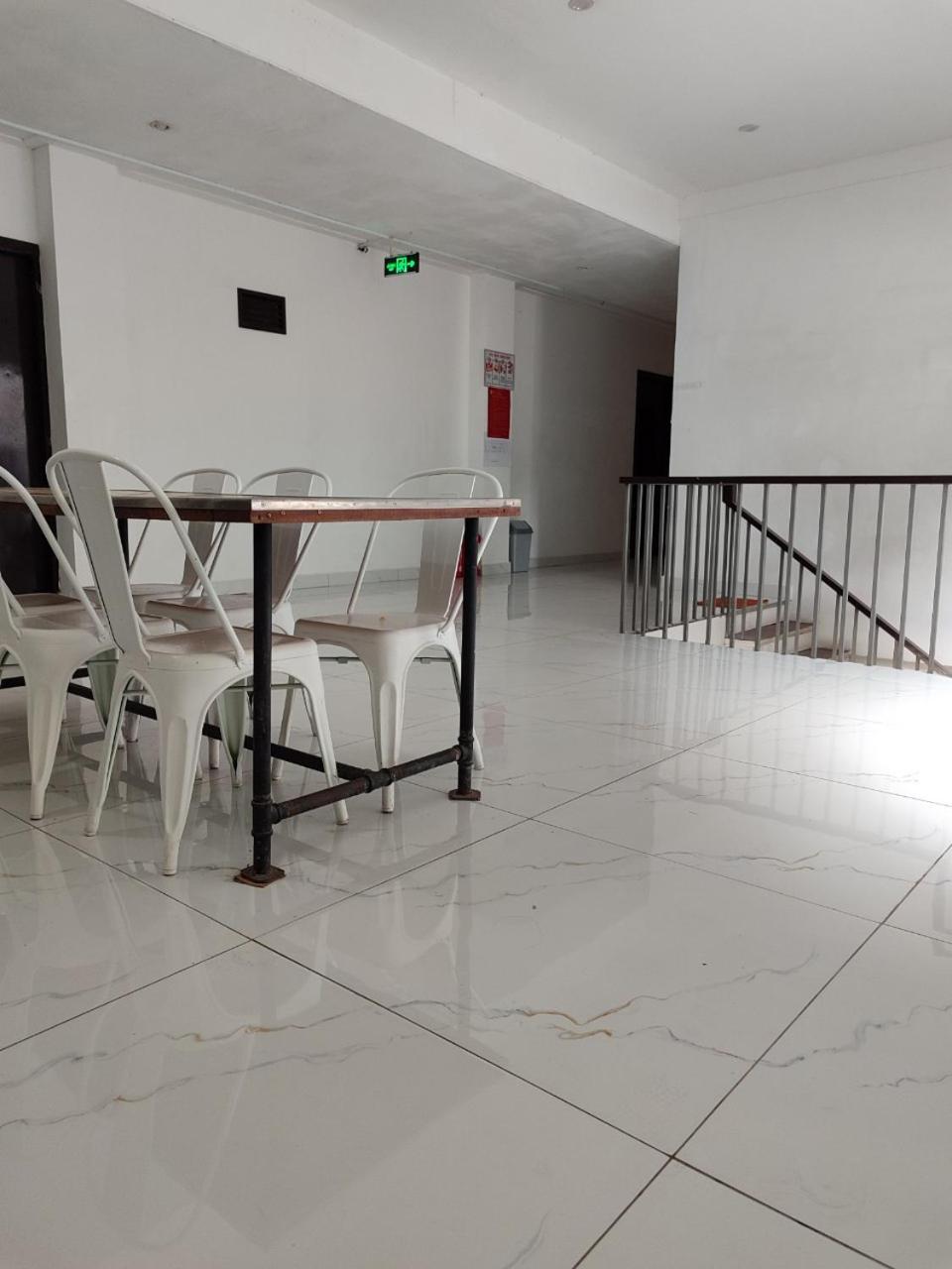 Nha Khach Ken Hotell Cà Mau Exteriör bild